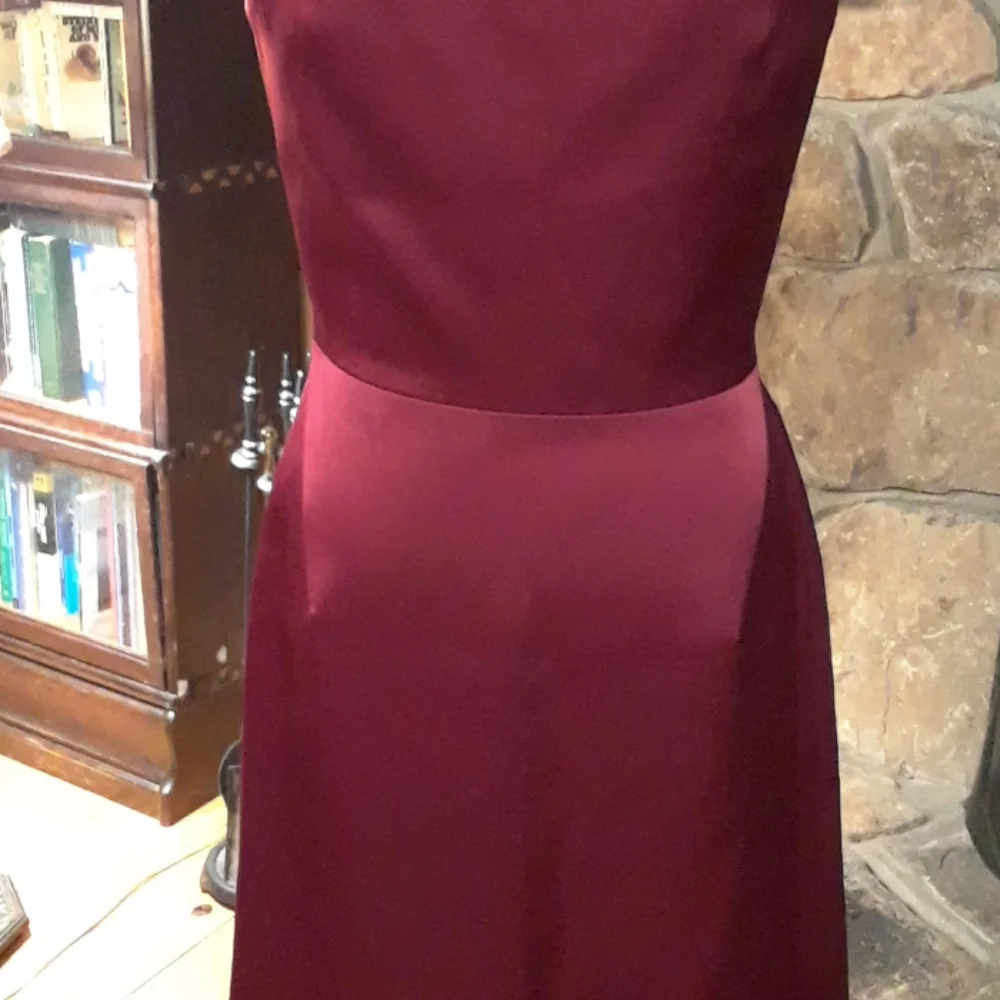 100% Silk Gown, size 8 - Picture 12 of 15